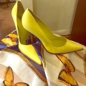 Steve Madden ‘Krush’ Yellow Pump size 7 1/2 B